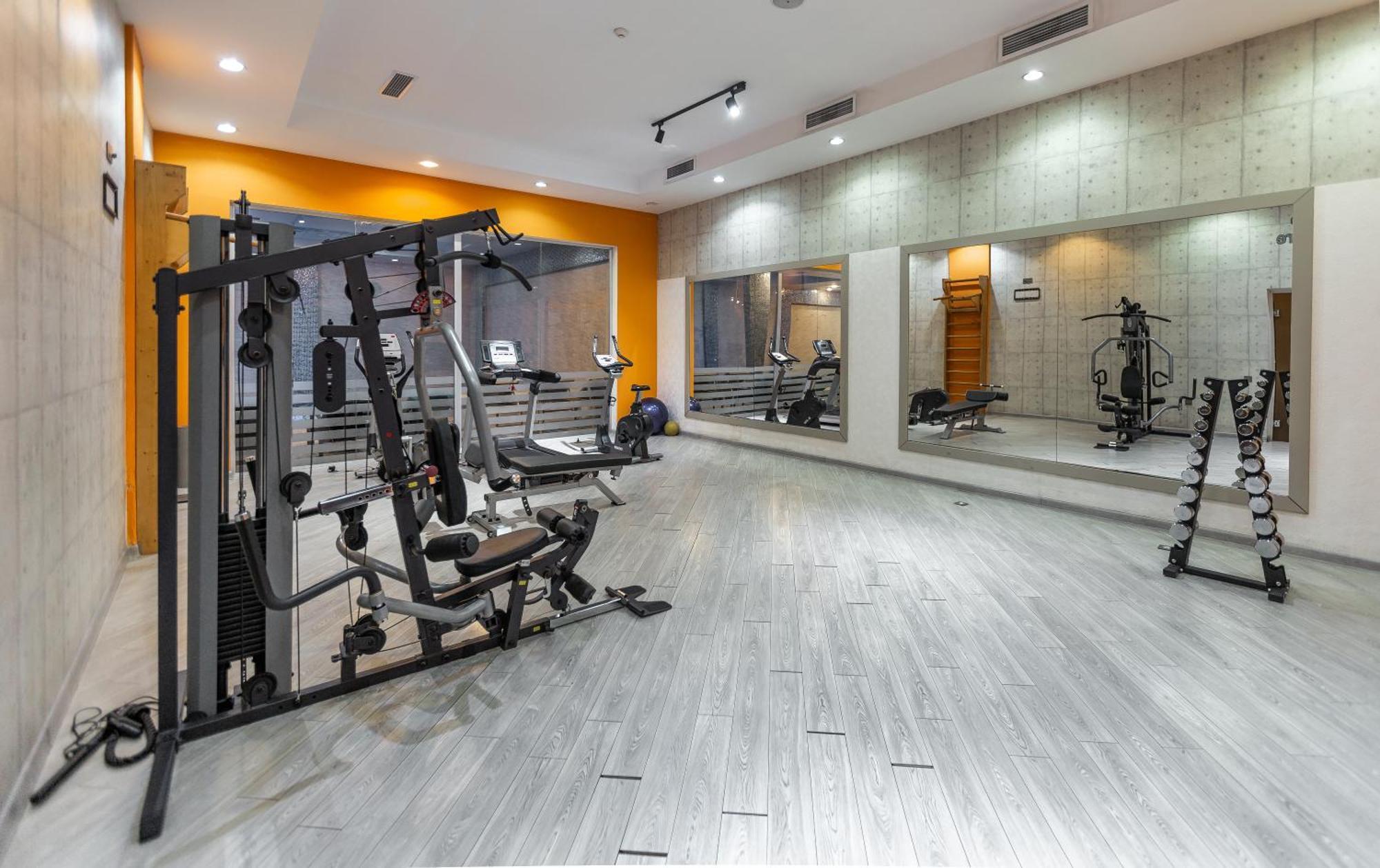 Alba Hotel & Spa Baku Luaran gambar A gym in a hotel