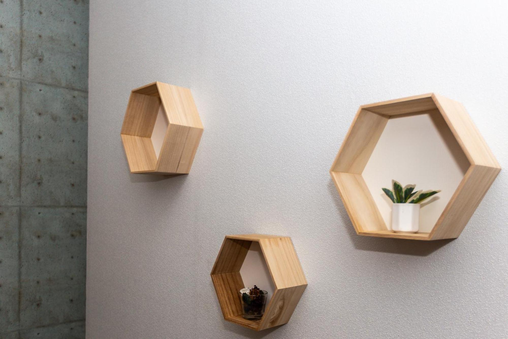 Alba Hotel & Spa Baku Luaran gambar Hexagonal wall shelves