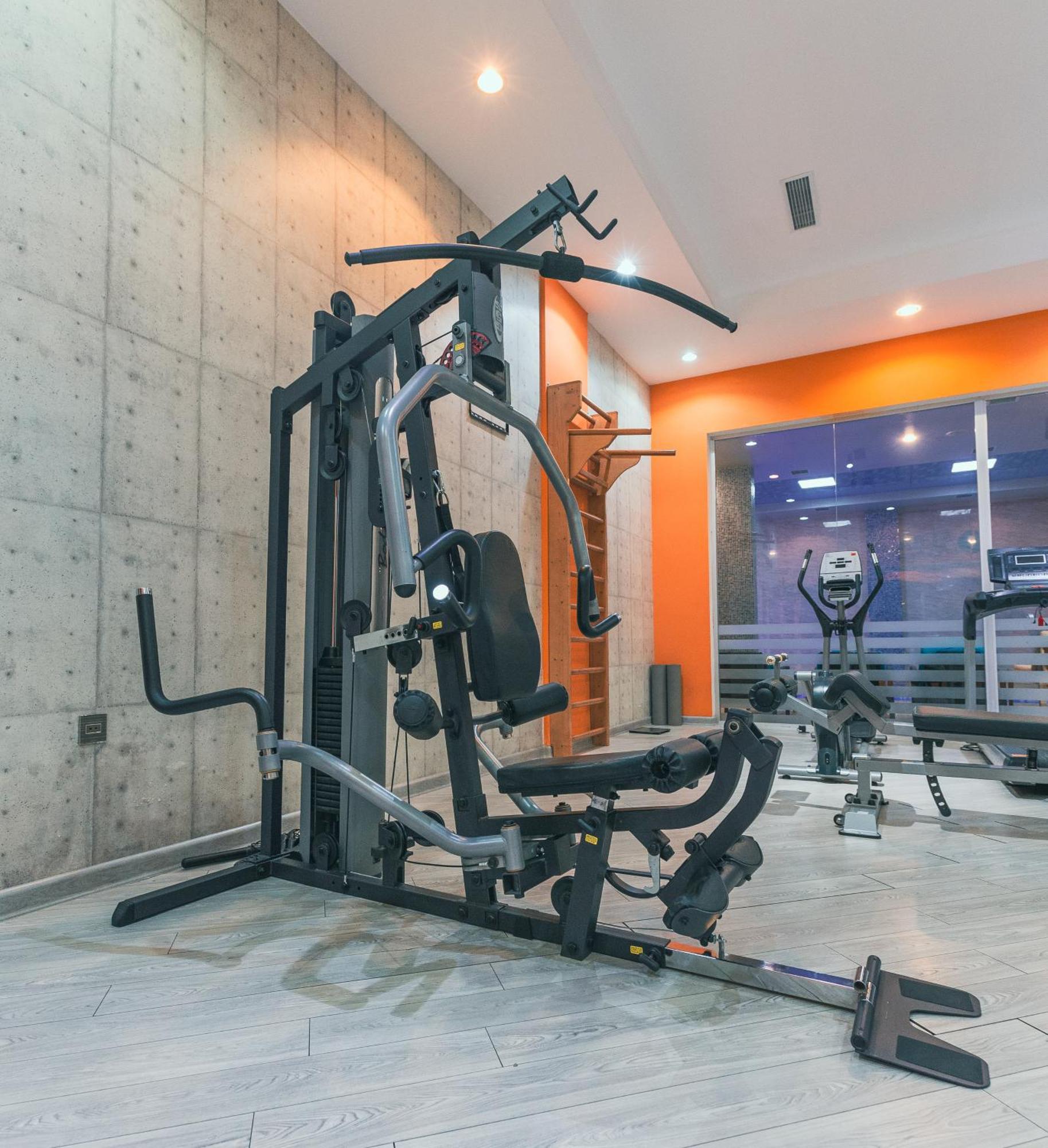 Alba Hotel & Spa Baku Luaran gambar A typical home gym