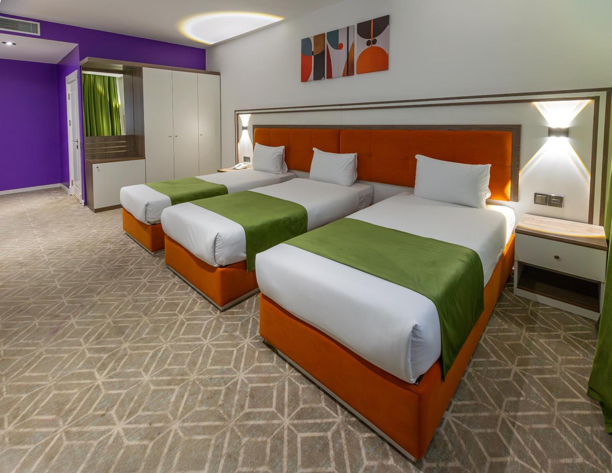 Alba Hotel & Spa Baku Luaran gambar A room at the London Hilton London West